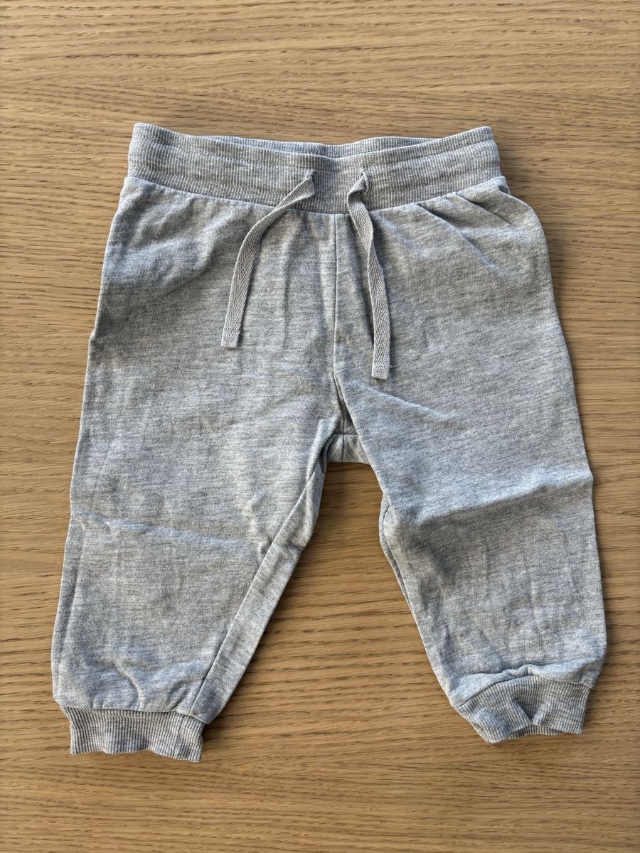 H&M Pantaloni: H&M baby joggers 80 cm – Usato da Villard-sur-Chamby venduto da kamila_1024