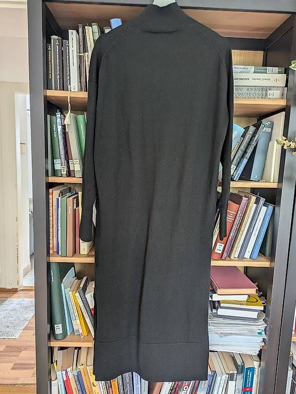 Vestiti: COS Schwarzes Wollkleid mit Rollkragen – Usato da Zürich venduto da lin_6dtc 2