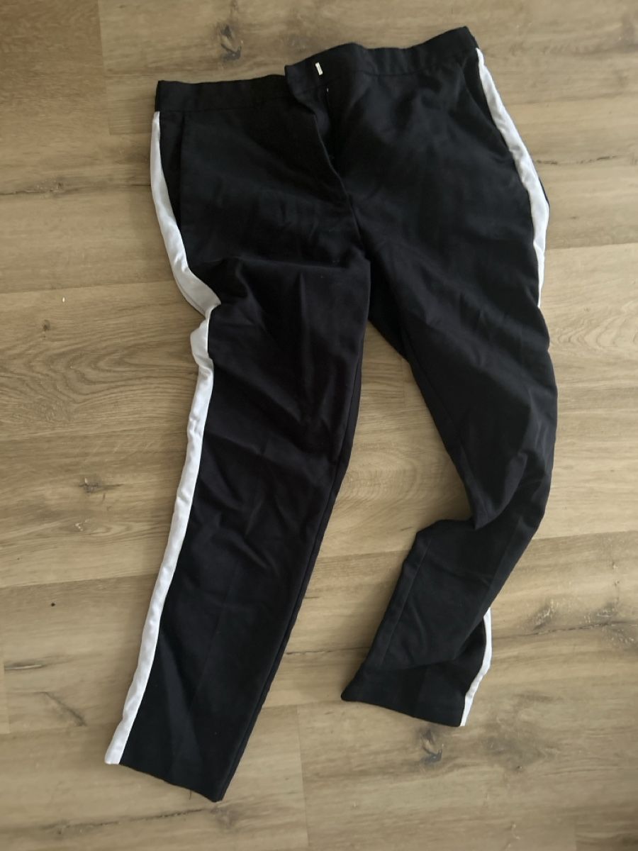 Pantaloni: Black trousers with white stripe – Usato da Zürich venduto da sel_tvq7