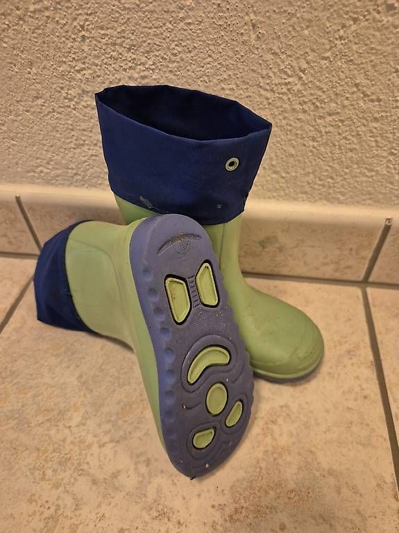 Scarpe per ragazzi: Gummistiefel Grösse 24 – Usato da Horw venduto da arco35