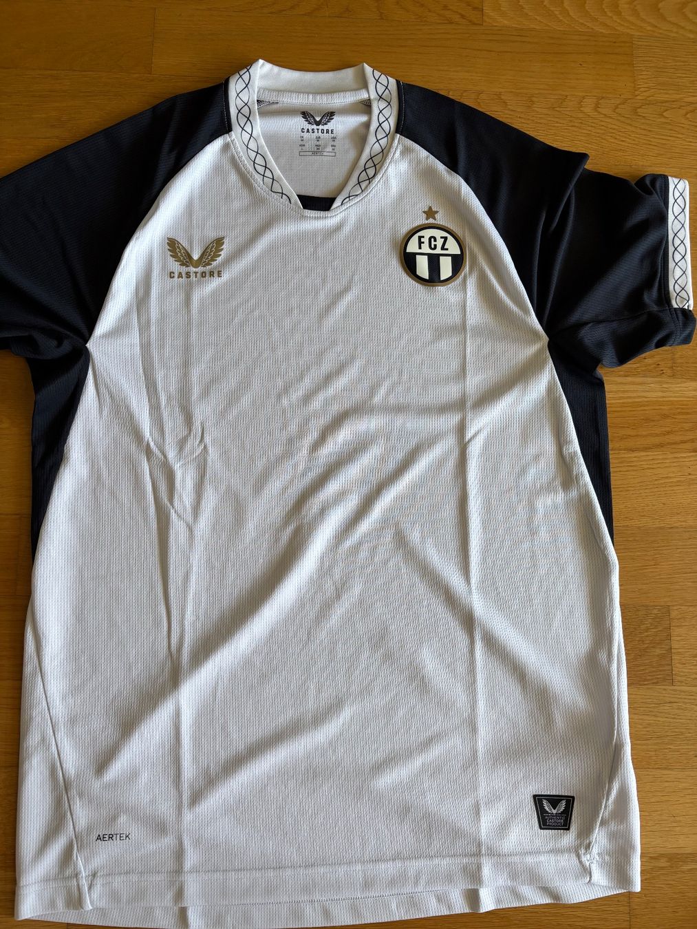 Canottiere & Pantaloni: FCZ Trikot – Usato da Otelfingen venduto da hun_7ytk