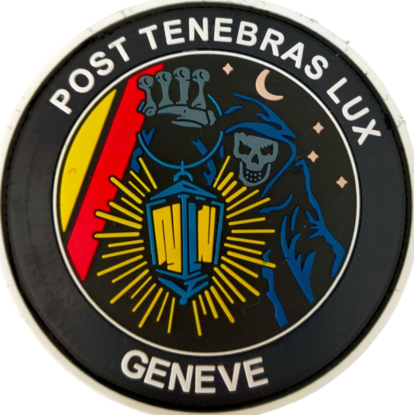 Swiss Plaketten & Abzeichen: Genf Patch "Post Tenebras Lux"mit Klett – Neu und originalverpackt aus Emmenbrücke von F.ingl-1947