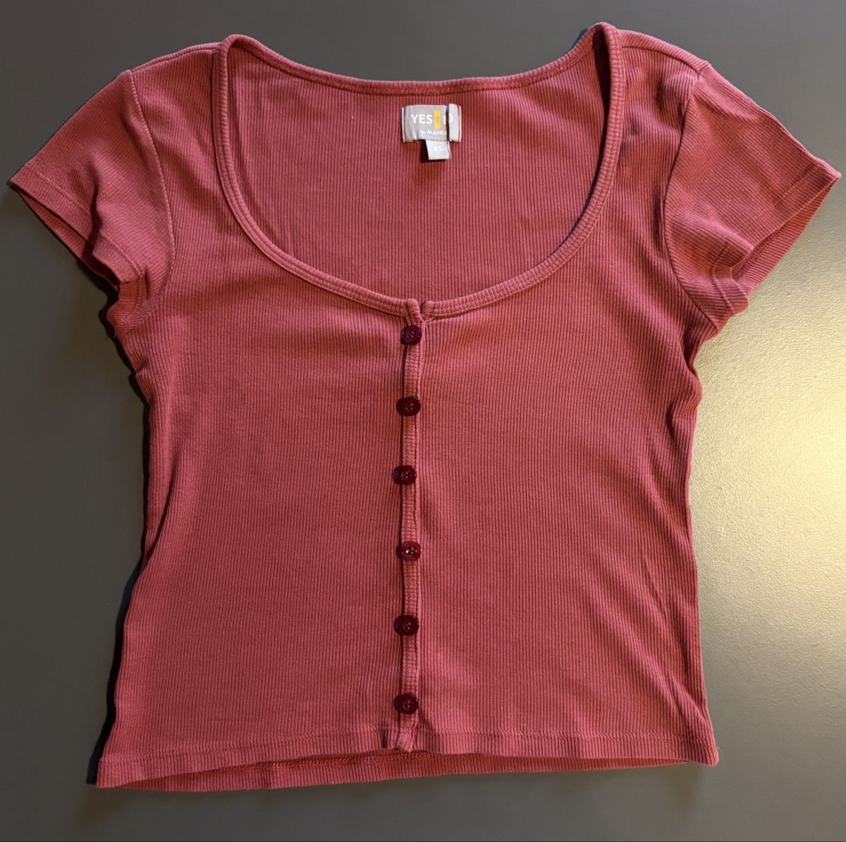 Yes Or No Tops: Sommerliches Knopfleibchen in Weinrot – Gebraucht aus Güttingen von norwis3