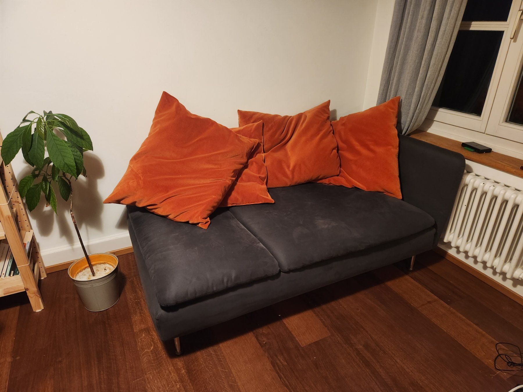 Divani: Sofa grau mit Kissen – Usato da Luzern venduto da mir_6zxt