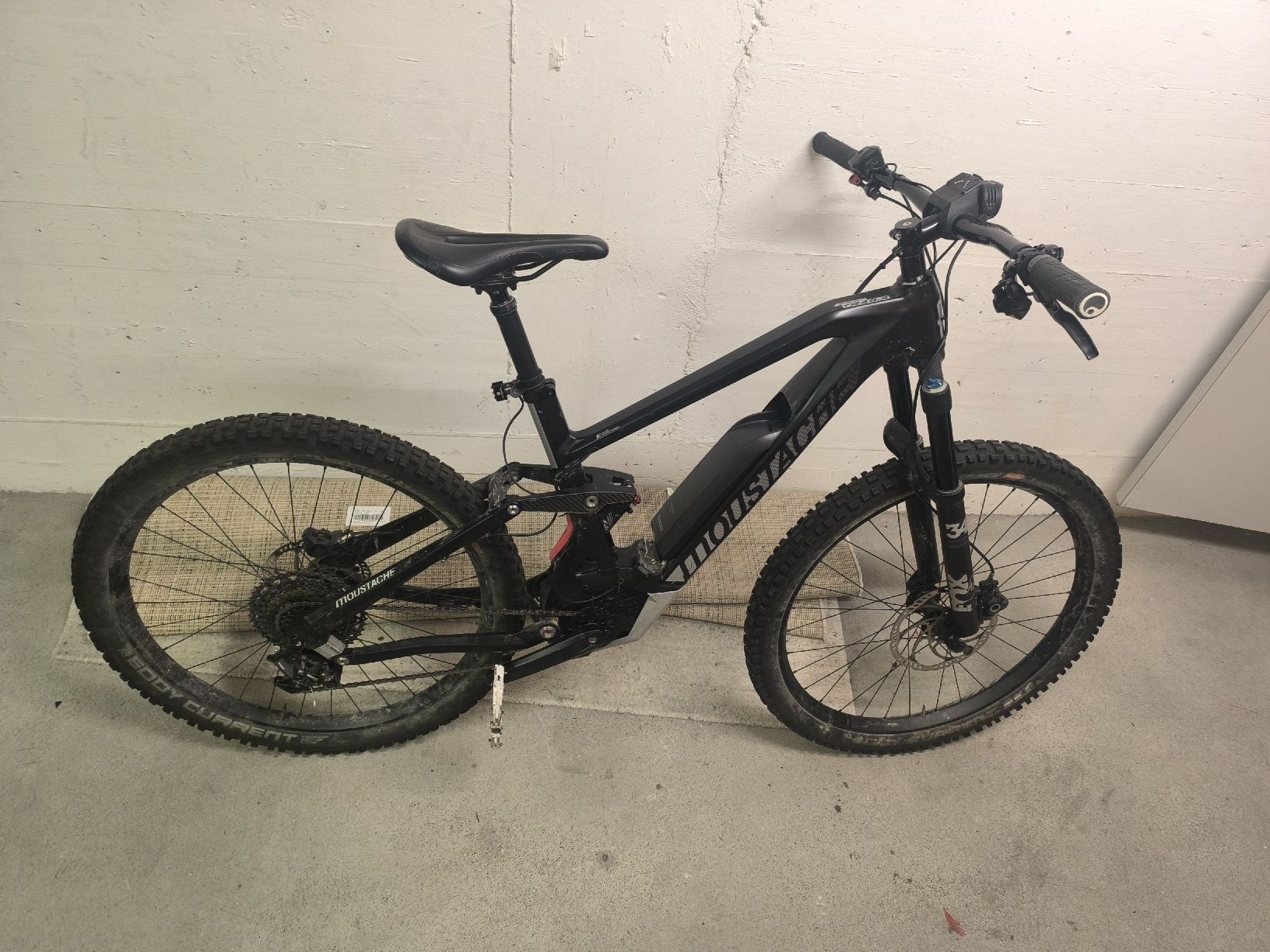 Moustache Biciclette: mustache Samedi 27 – Difettoso da Adliswil venduto da uri_qds7