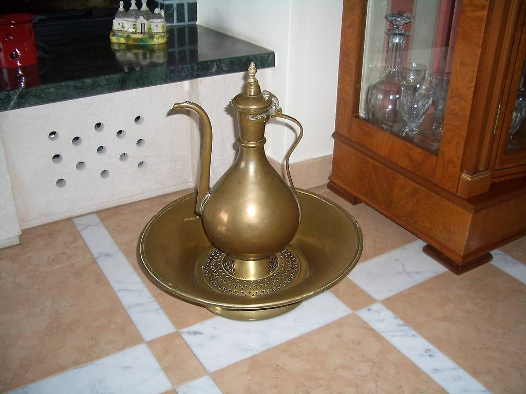 Vasi & Recipienti: Vaso Lavamani Russo Antico in Ottone – Usato da Breganzona venduto da 060590