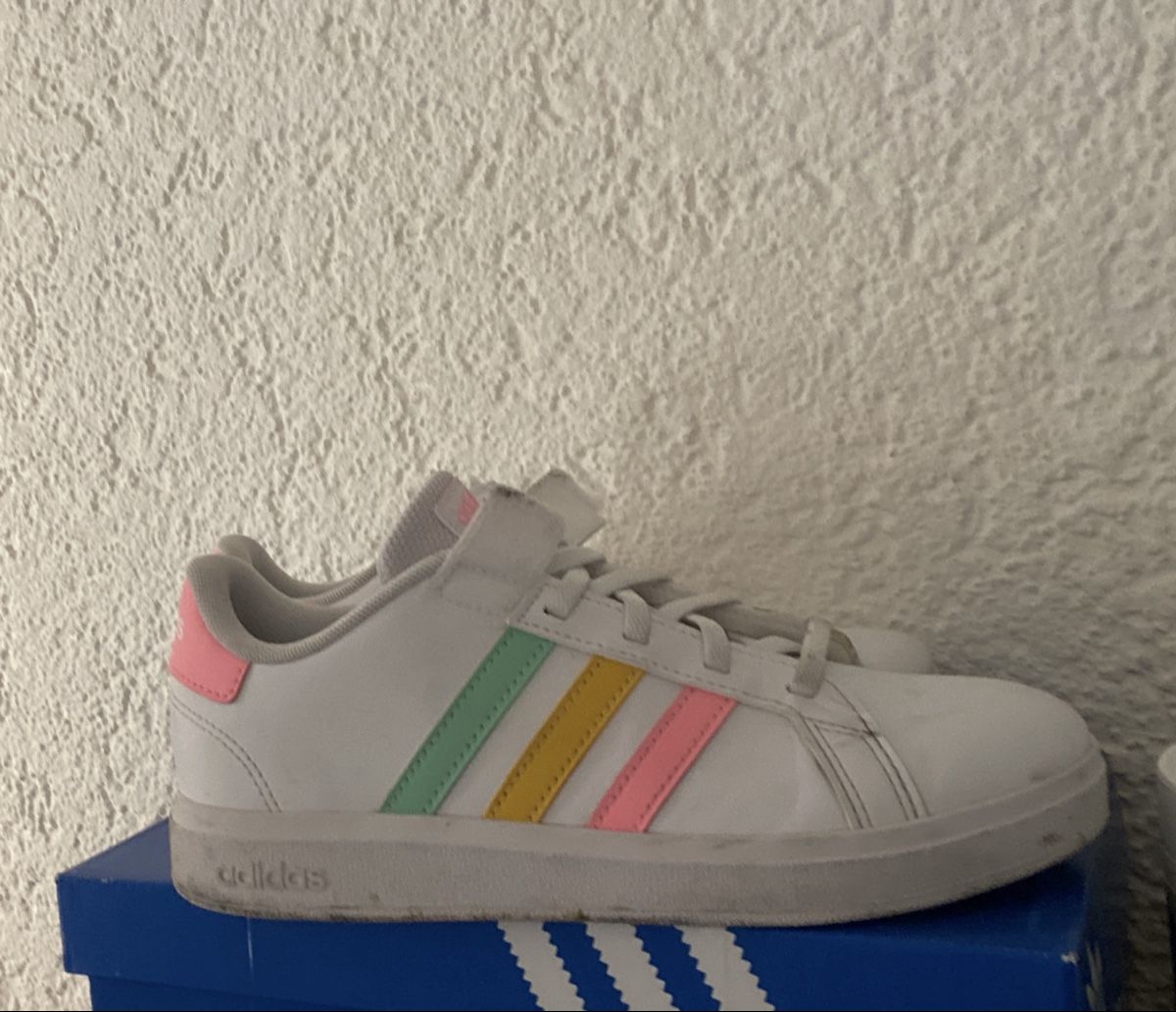 Adidas Scarpe per ragazze: Baskets Adidas 34 – Usato da Moutier venduto da Happyvidedressing 1