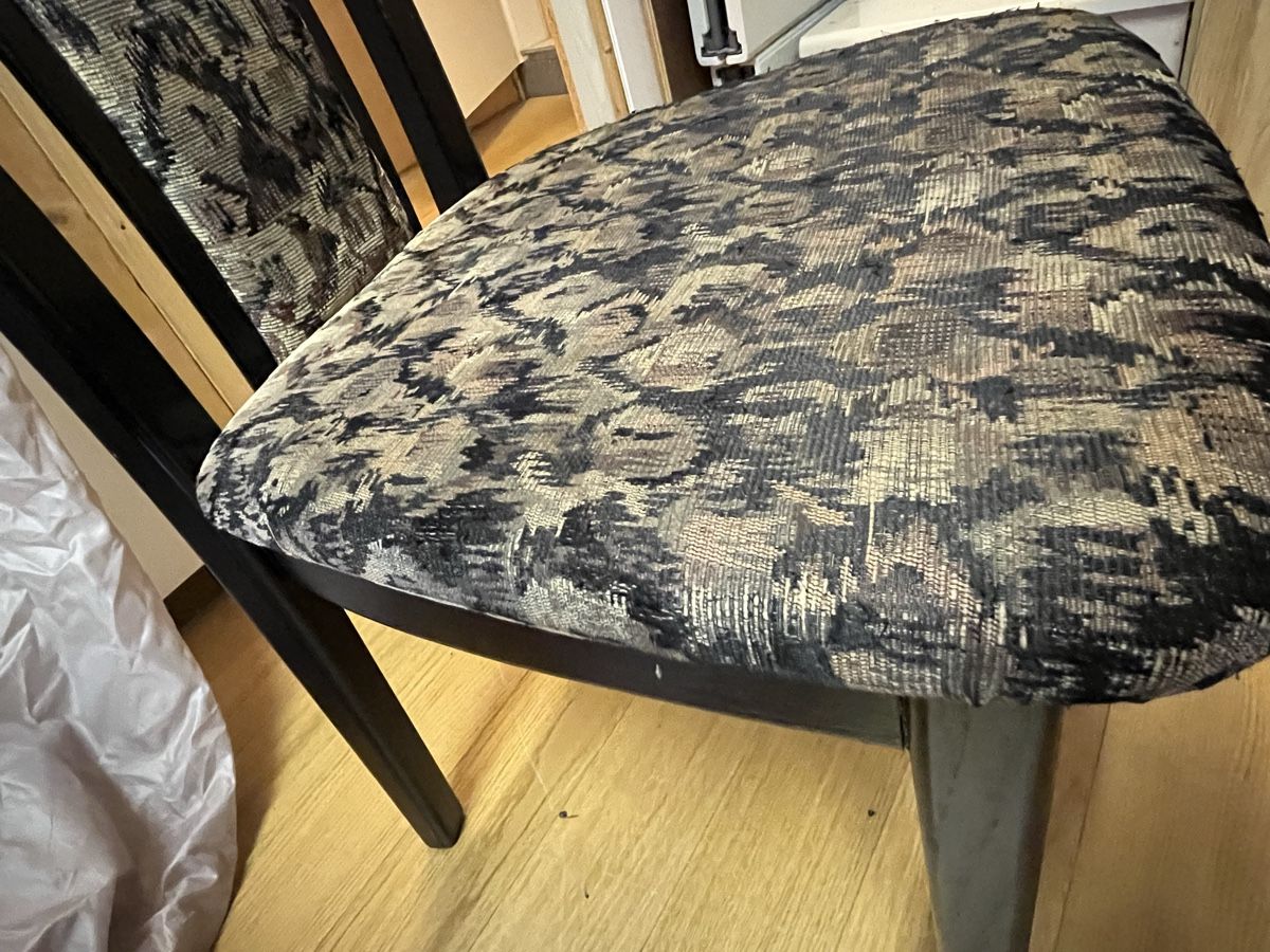 Chaises: 6 Stühle mit gemusterten Stoff – D'occasion à Wängi par Maggj 5