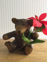 Petit ours et sa fleur, en papier maché