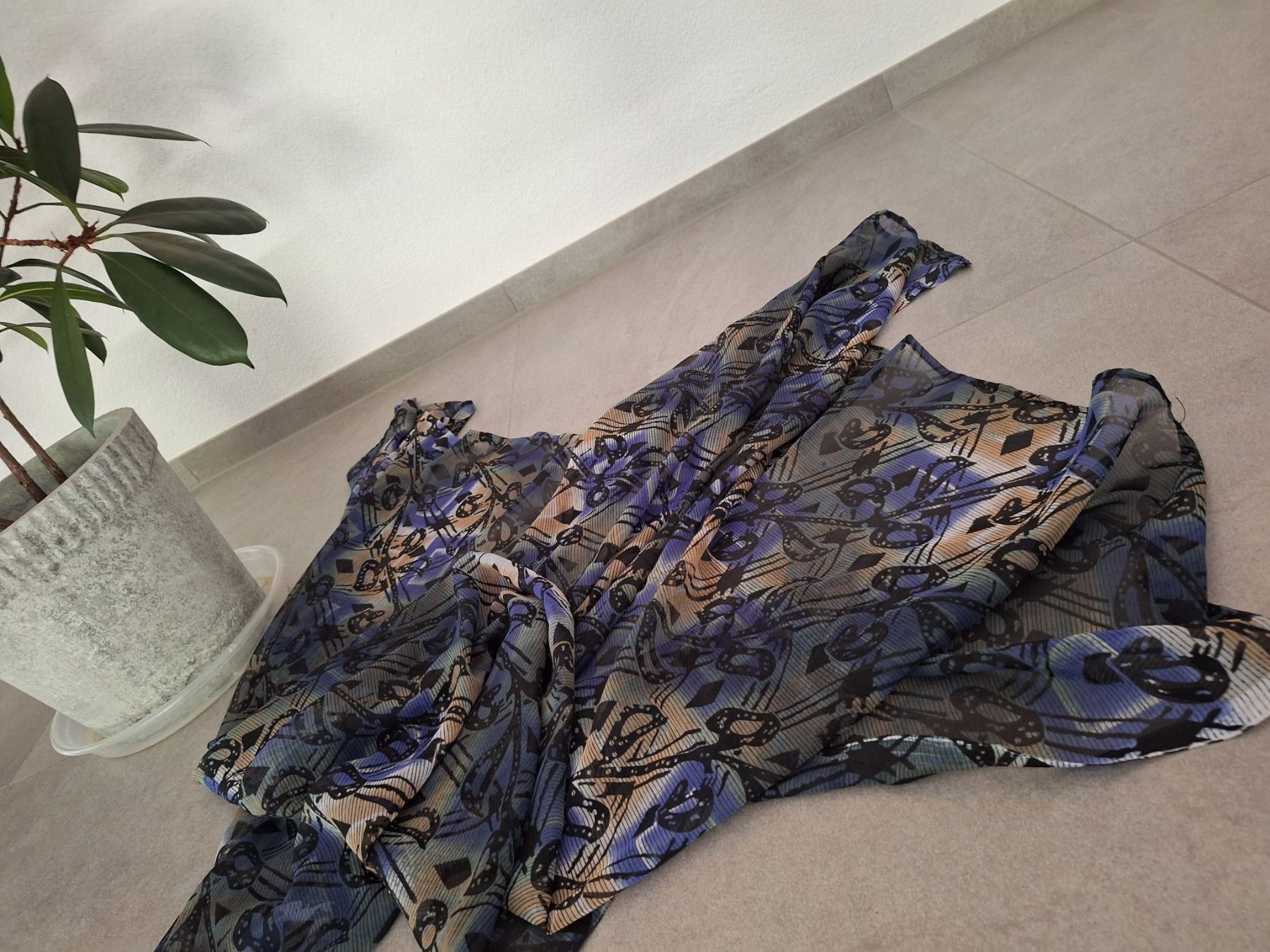 Foulard & Sciarpe: Schultertuch / Stola / Rock – Usato da Mühlethal venduto da prackendorf 3