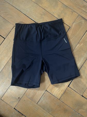 Short noir de sport/cyclisme taille haute femme. Très bon ét