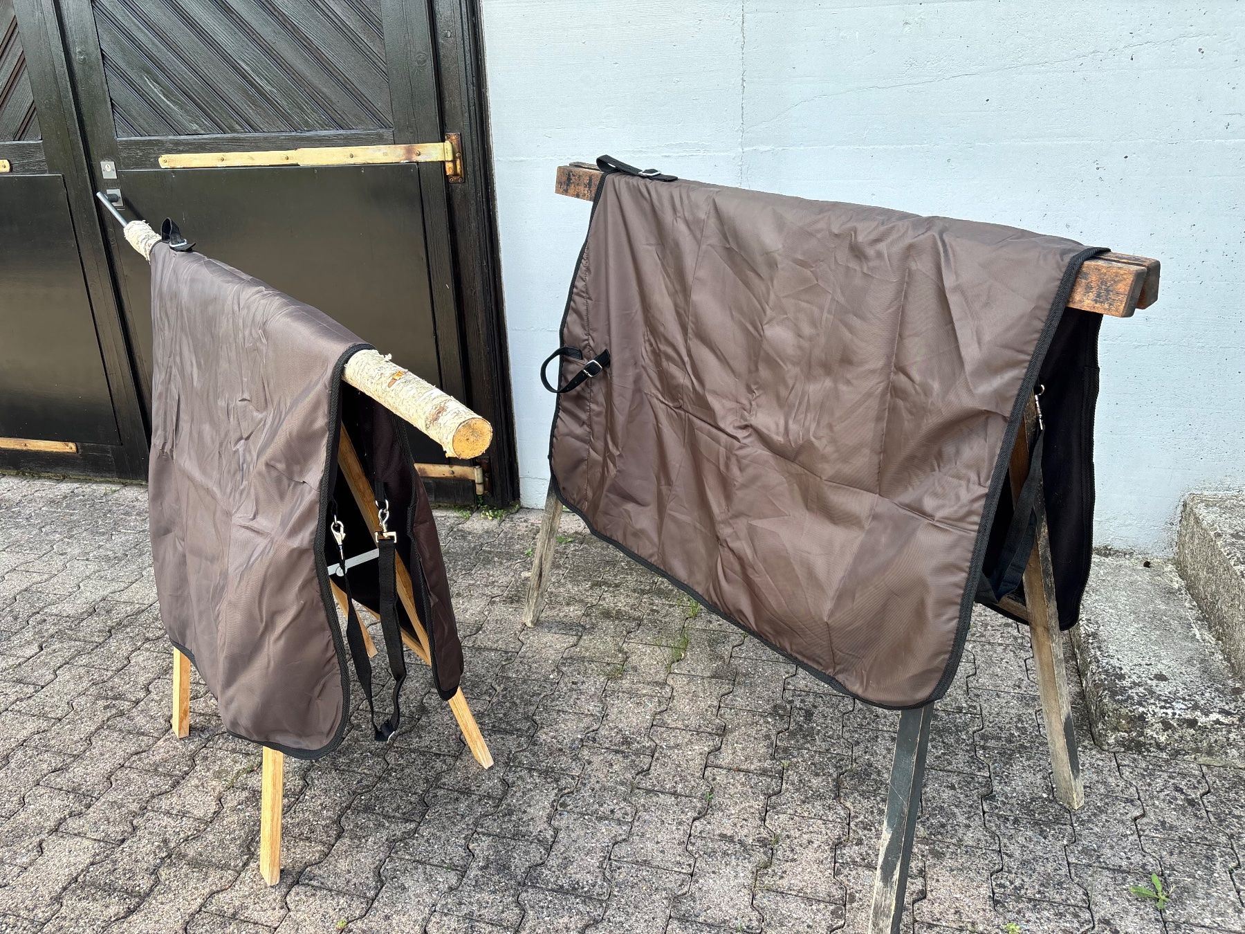 Carrozze: 2 schöne dunkelbraune Fahrdecken – Usato da Feldbach venduto da Fea1 4