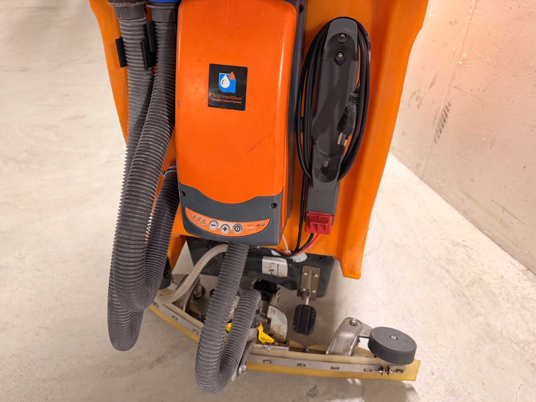 Toutes les machines: Taski Swingo 1255B mit Desomat – D'occasion à Rüschlikon par am6000 4