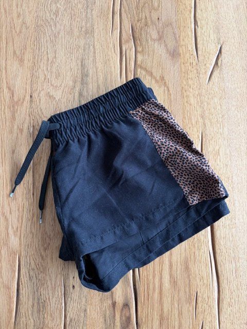 Protest Pantaloni: Schöne Protest Mädchen Shorts Grösse XS / 34 – Usato da Hohenrain venduto da Kiendan 1