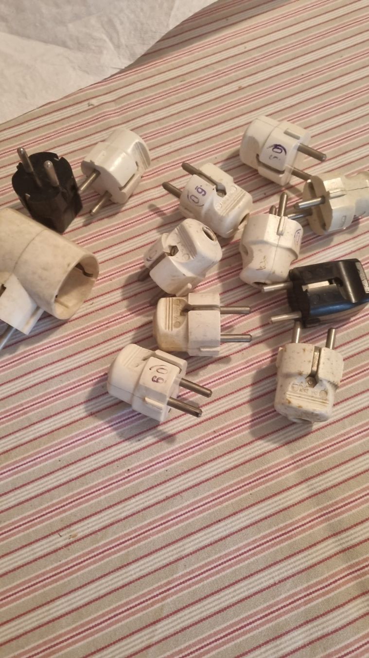 Fiches d'alim.: 11 Schuko Stecker Schutzkontakt Stecker – D'occasion à Basel par Jcva 5