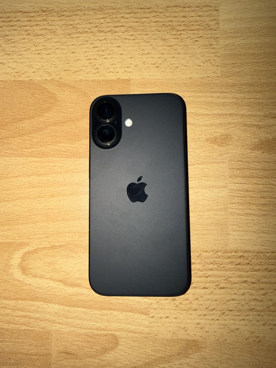 Apple Telefoni cellulari / Smartphones: Apple iPhone 16 schwarz 128 GB gebrauc – Usato da Obfelden venduto da Zion.
