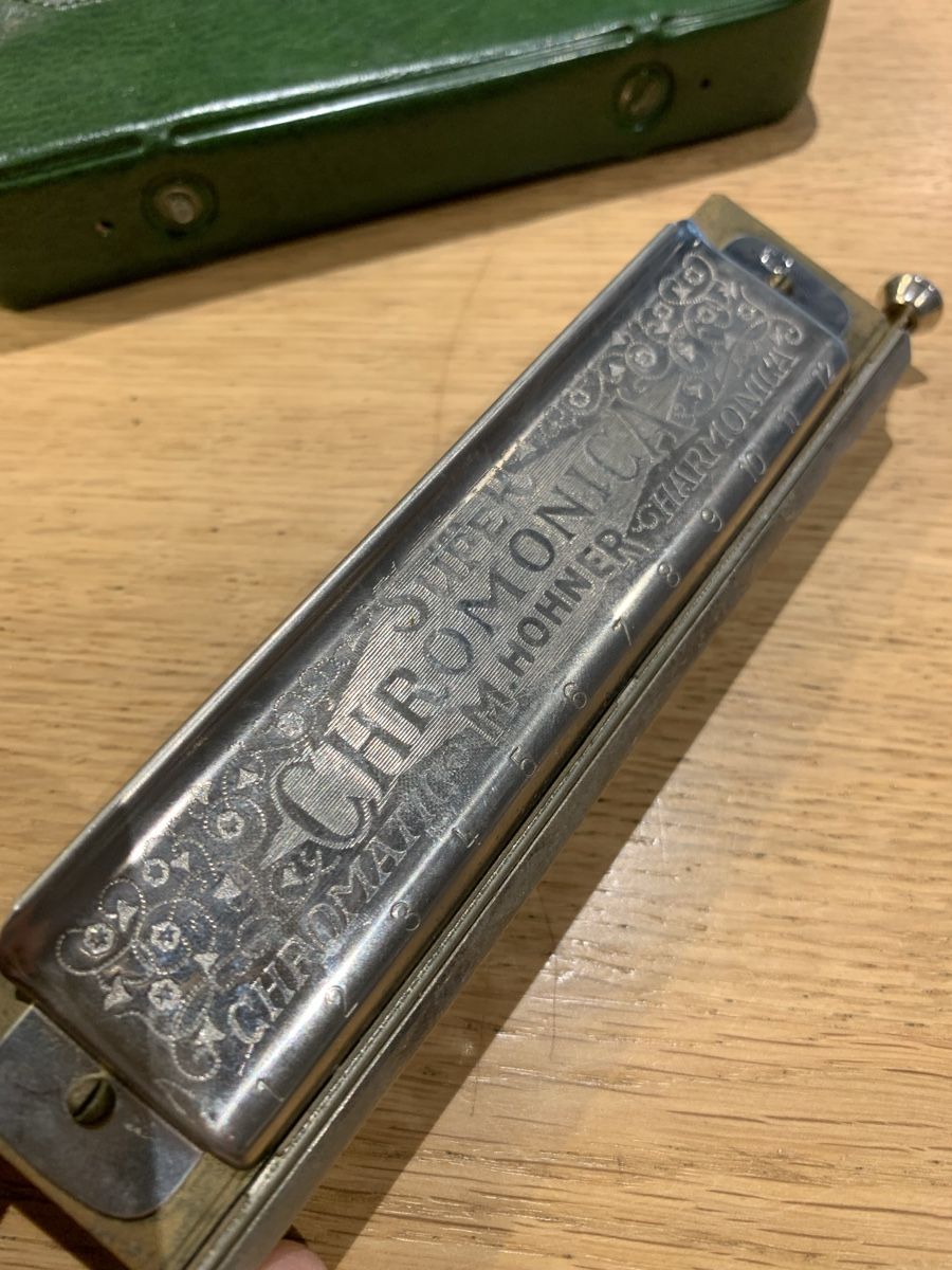 Hohner Strumenti musicali: Hohner Chromonica Mundharmonika - Vintage mit Etui! – Usato da Lyss venduto da nekoreh