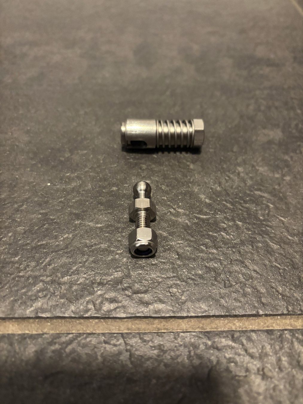 Tutti pezzi di ricambio auto: Vergaser Gaszug Fitting UF 7 – Nuovo e nell'imballaggio originale da Lugnorre venduto da serge.morgenegg 1