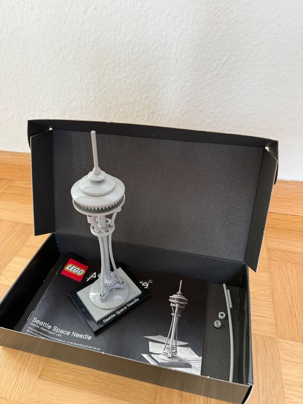 Lego Kit di costruzioni: Lego Architecture 21003 - Seattle Space Needle – Usato da Basel venduto da zekzek