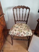 Antiker Holzstuhl mit Blumenmuster Bezug gebraucht