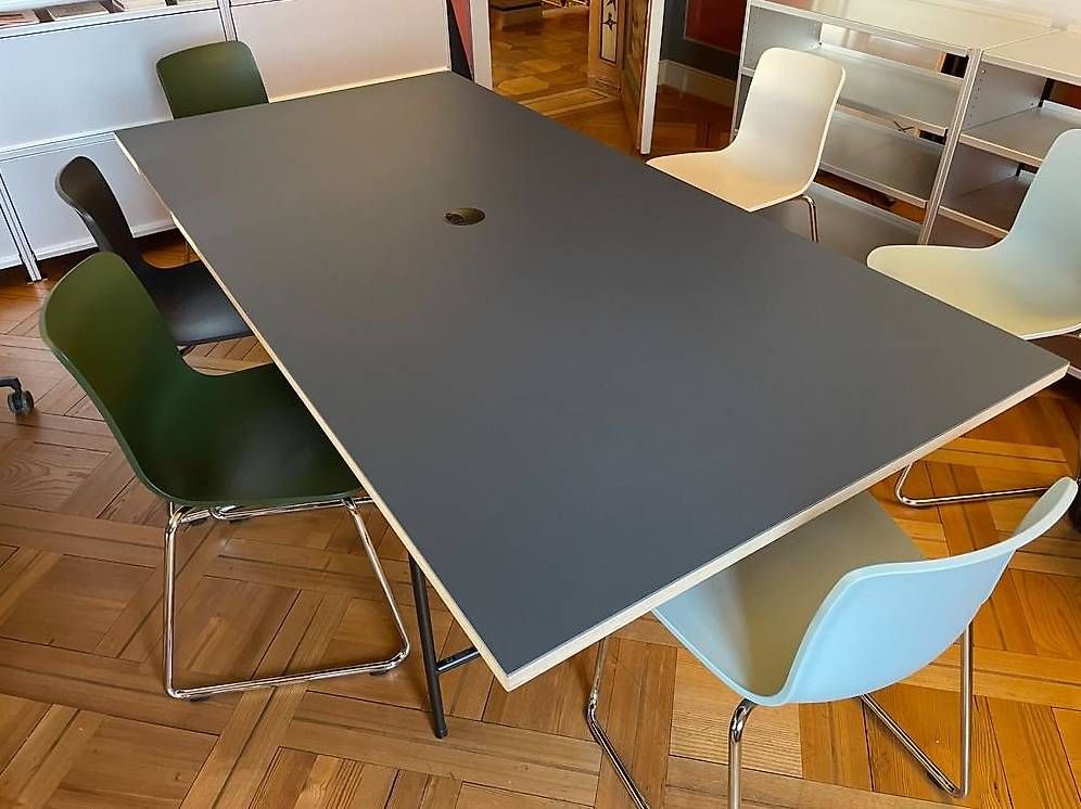 Schreibtische: Zwei Linoleum Bürotische – Gebraucht aus Zürich von Heimatschutzzentrum 3