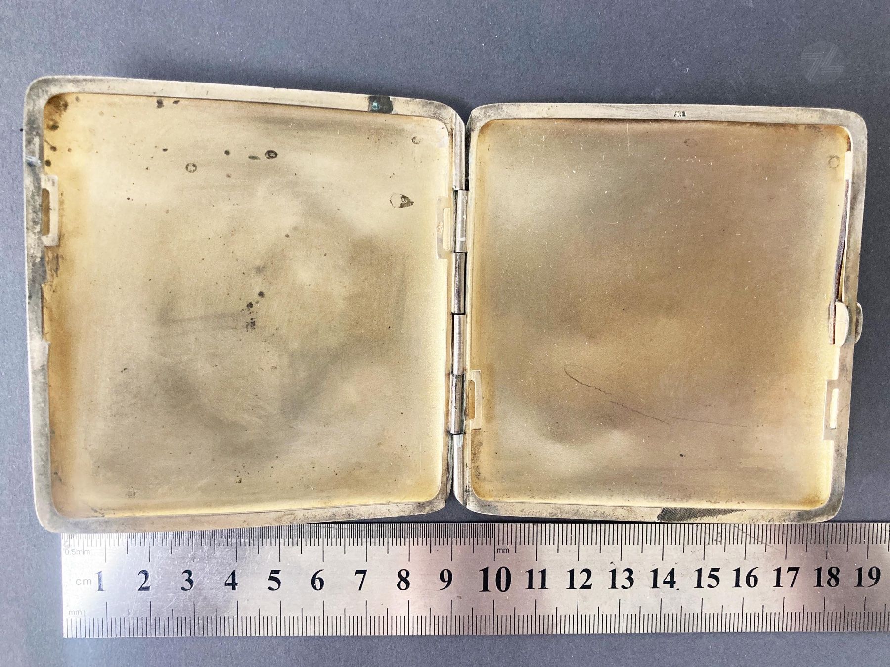 Altri Prodotti per fumatori: Zigarettenetui Versilbert ARG gepunzt gemustert ca. 9x11cm – Usato da Wetzikon ZH venduto da cyan74 4