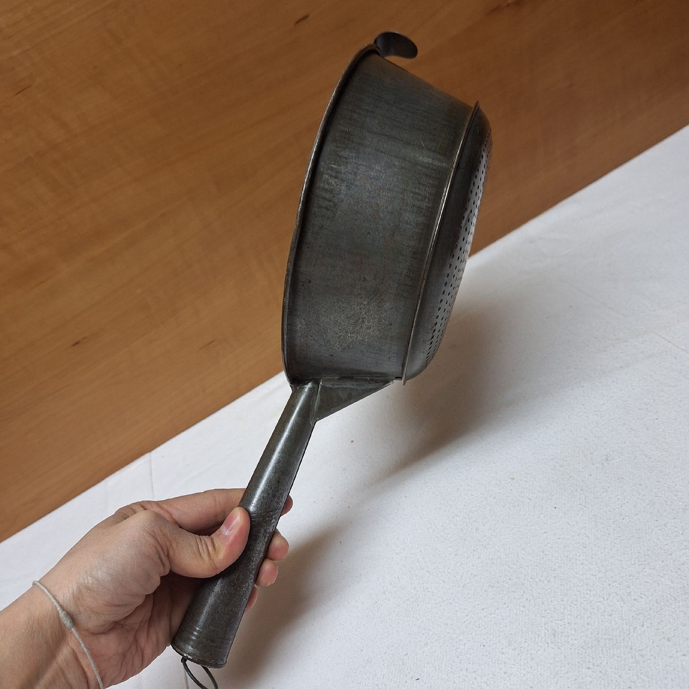 Elettrodomestici da cucina: Versand möglich! Schöner, rustikaler,  antiker Seiher, Sieb – Usato da Winterthur venduto da Goldpipau 3