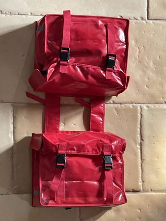 Sacoche double pour vélo  New Looks rouge bon état