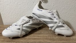 Football Adidas Predator blanche