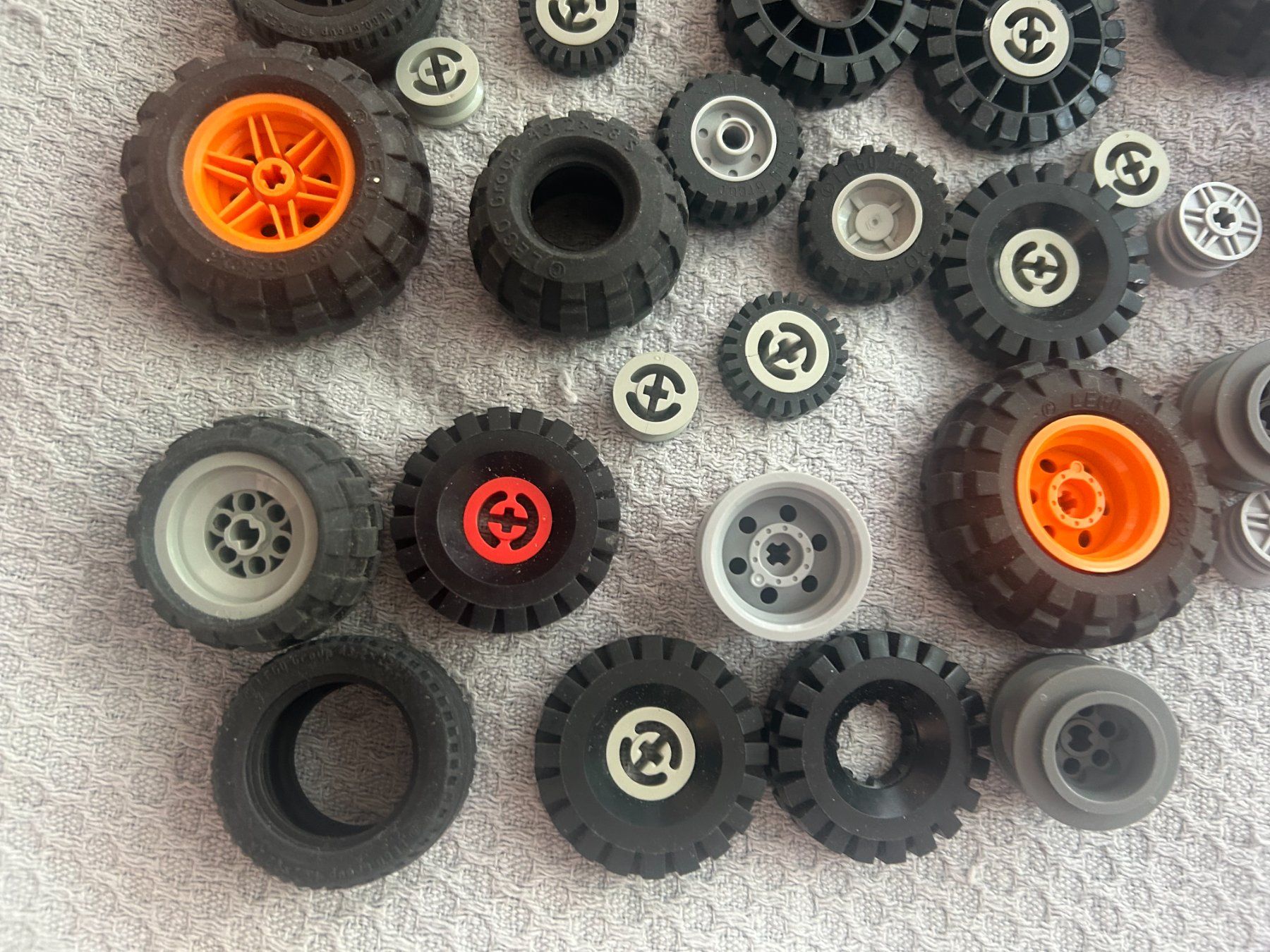 Lego Spielzeuge: 450 Gramm Lego Technik Räder – Gebraucht aus Volketswil von Daniel68ernst 4
