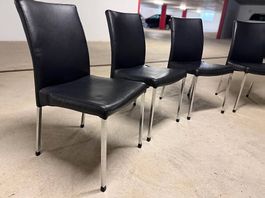 4 chaises en cuire noir