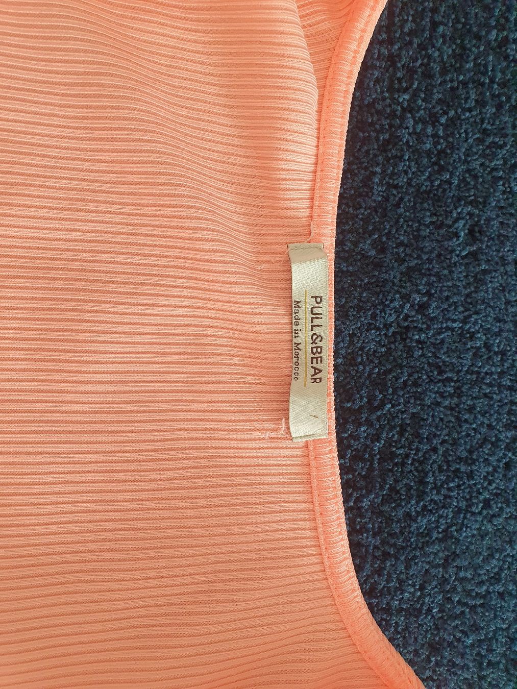Pull&Bear T-Shirts: T-Shirt Pull&Bear gerippt  – Gebraucht aus Moosseedorf von Sonnenschein.. 1