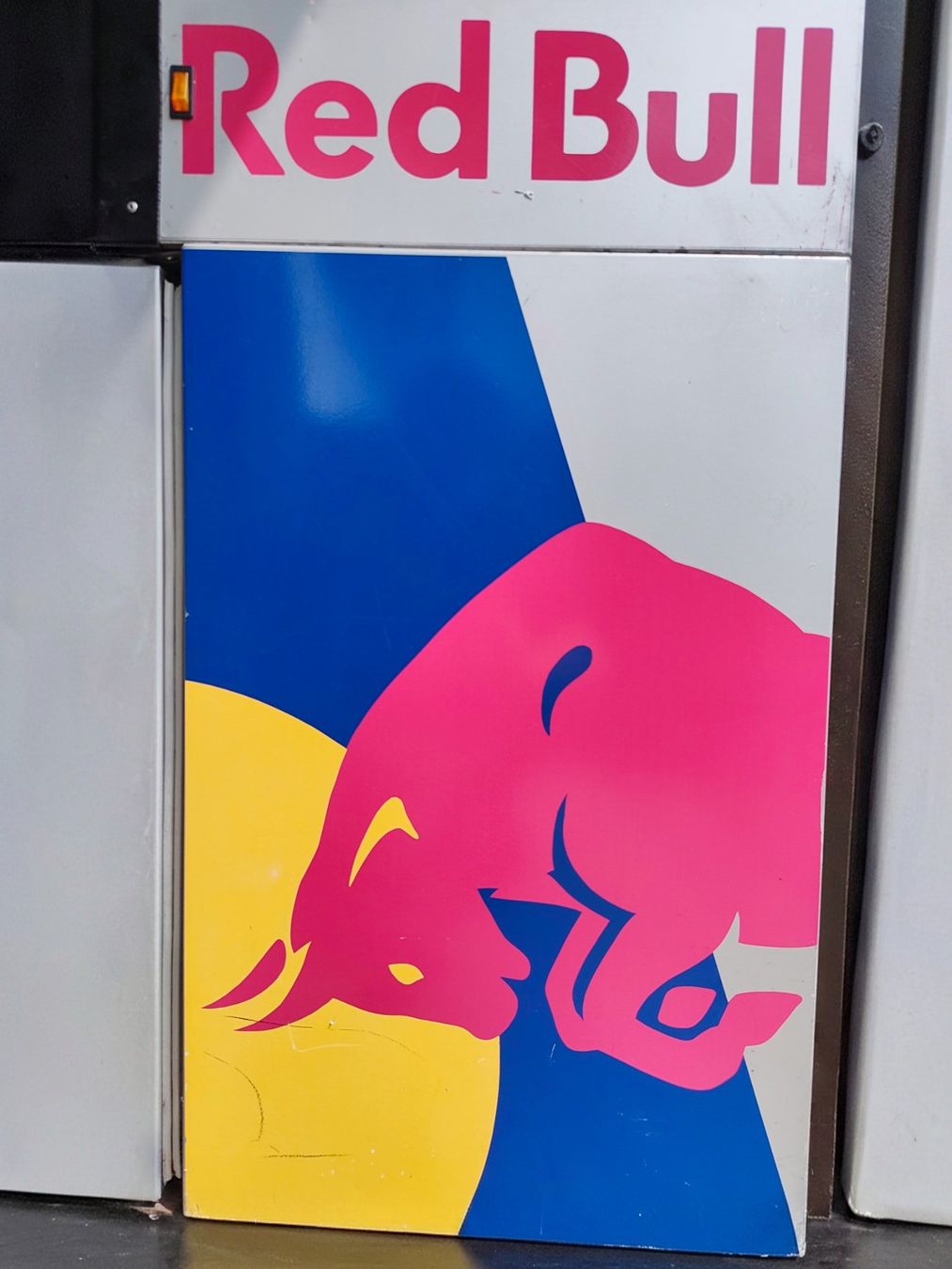 Red Bull Frigoriferi: Red Bull Kühlschrank gross – Usato da Niederrohrdorf venduto da MystoganZ 1