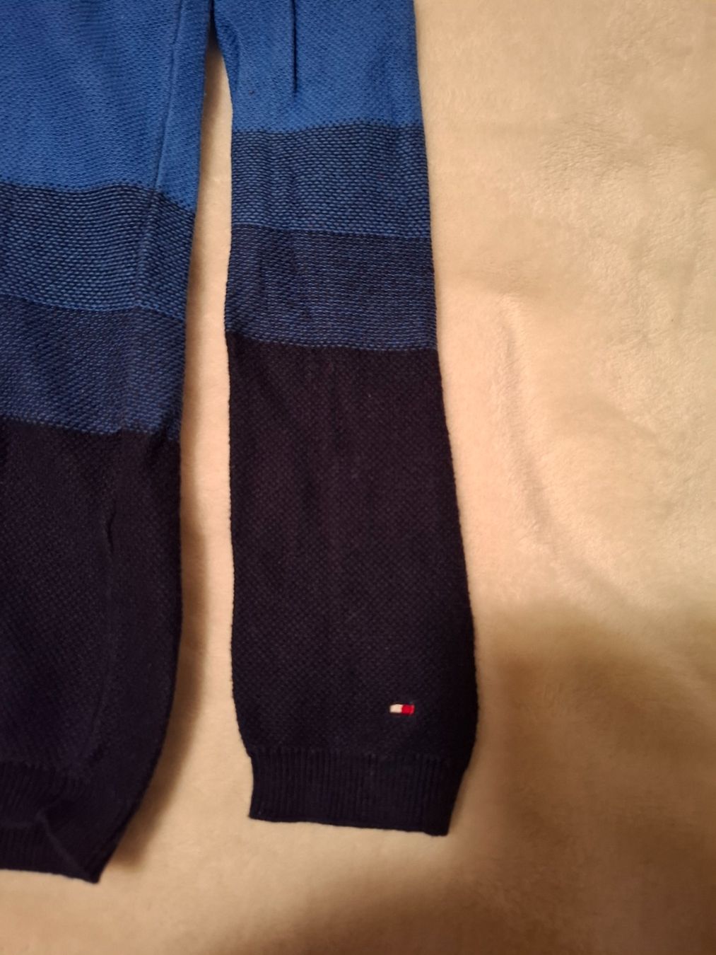 Tommy Hilfiger Pullover & Sweatshirts: Tomy Hilfiger Pullover  Gr. XS             /  132 – Gebraucht aus Schlieren von Alena020_0 2