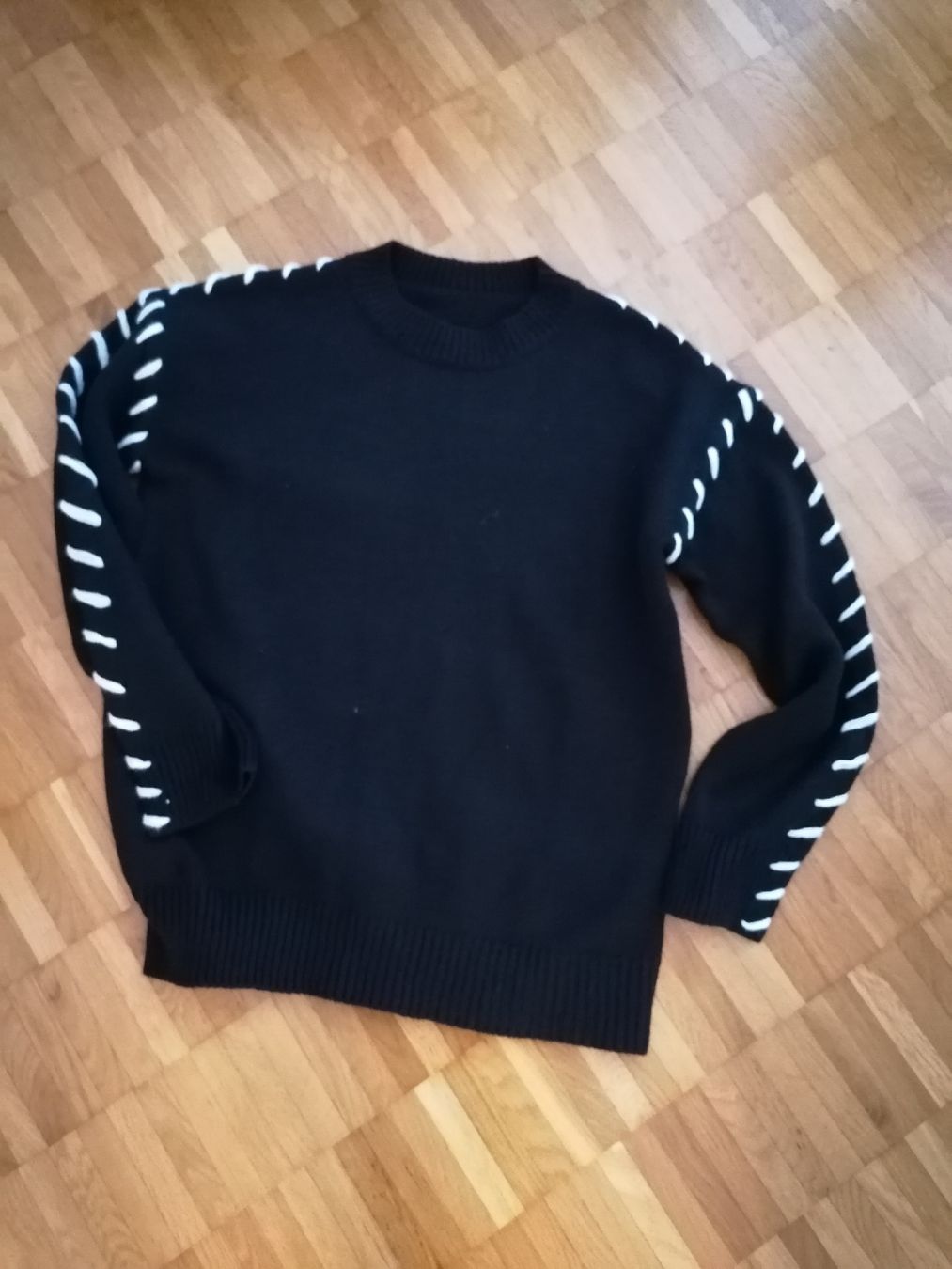 Maglioni & Felpe: Schwarzer Strickpullover mit Schnürdetails, Grösse S – Usato da Pfäffikon ZH venduto da xxmopsxx