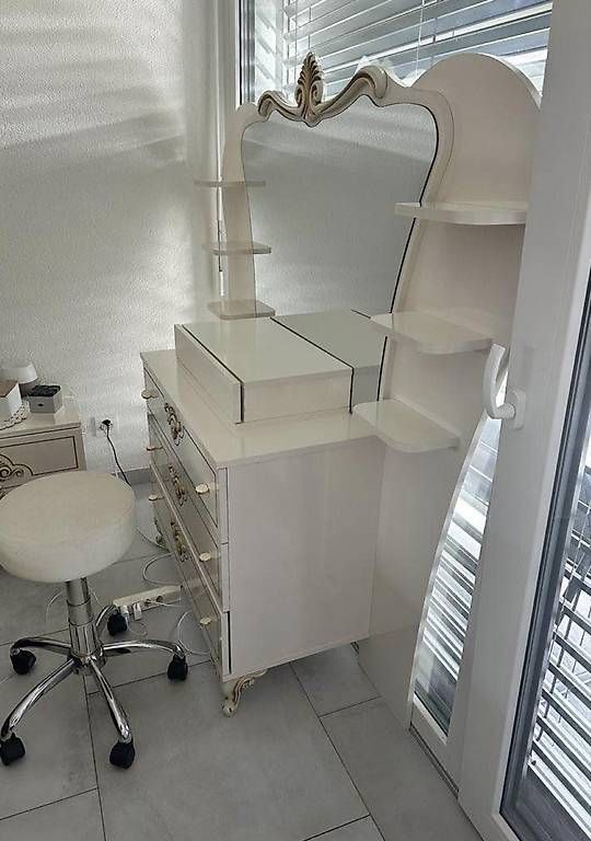 Schminktische: Coiffeuse bois massif – Gebraucht aus Payerne von nat_2rgc 1