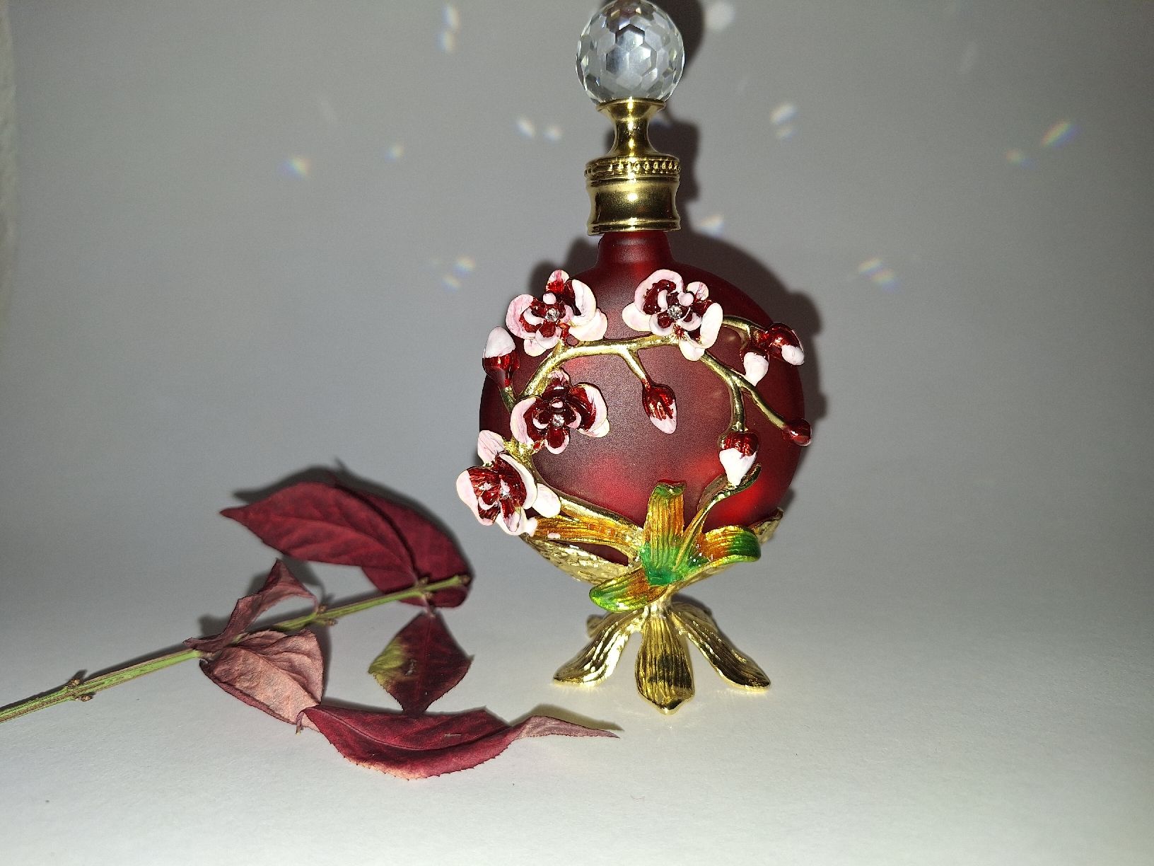 Flacons: Roter Vintage Parfüm Flakon mit Blumenmuster Dekor – Neu und originalverpackt aus Killwangen von galerie16 2
