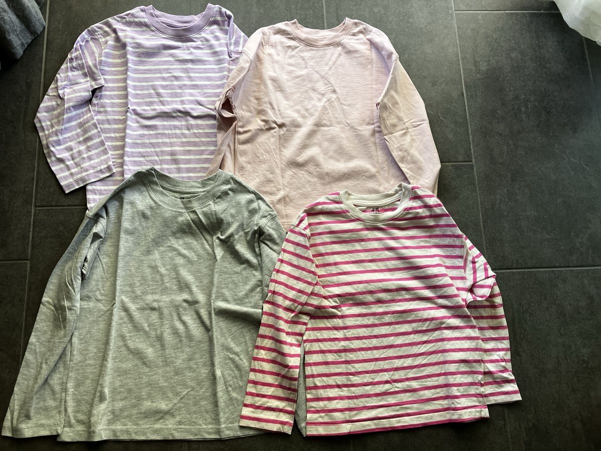 H&M Kleiderpakete & -sets: H&M Shirts Gr. 122/128 – Neu (gemäss Beschreibung) aus Reigoldswil von Misa1705