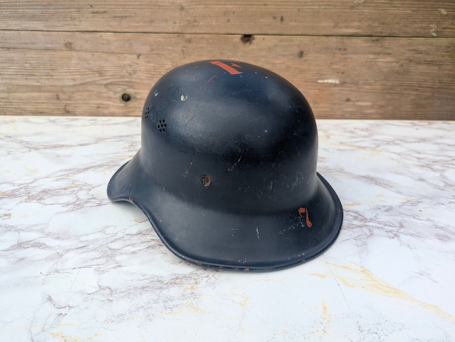 Uniformi & Effetti personali: Luftschutz Stahlhelm M44 "Gladiator" 1-Teilig – Usato da Buttisholz venduto da ArmeeShopCH