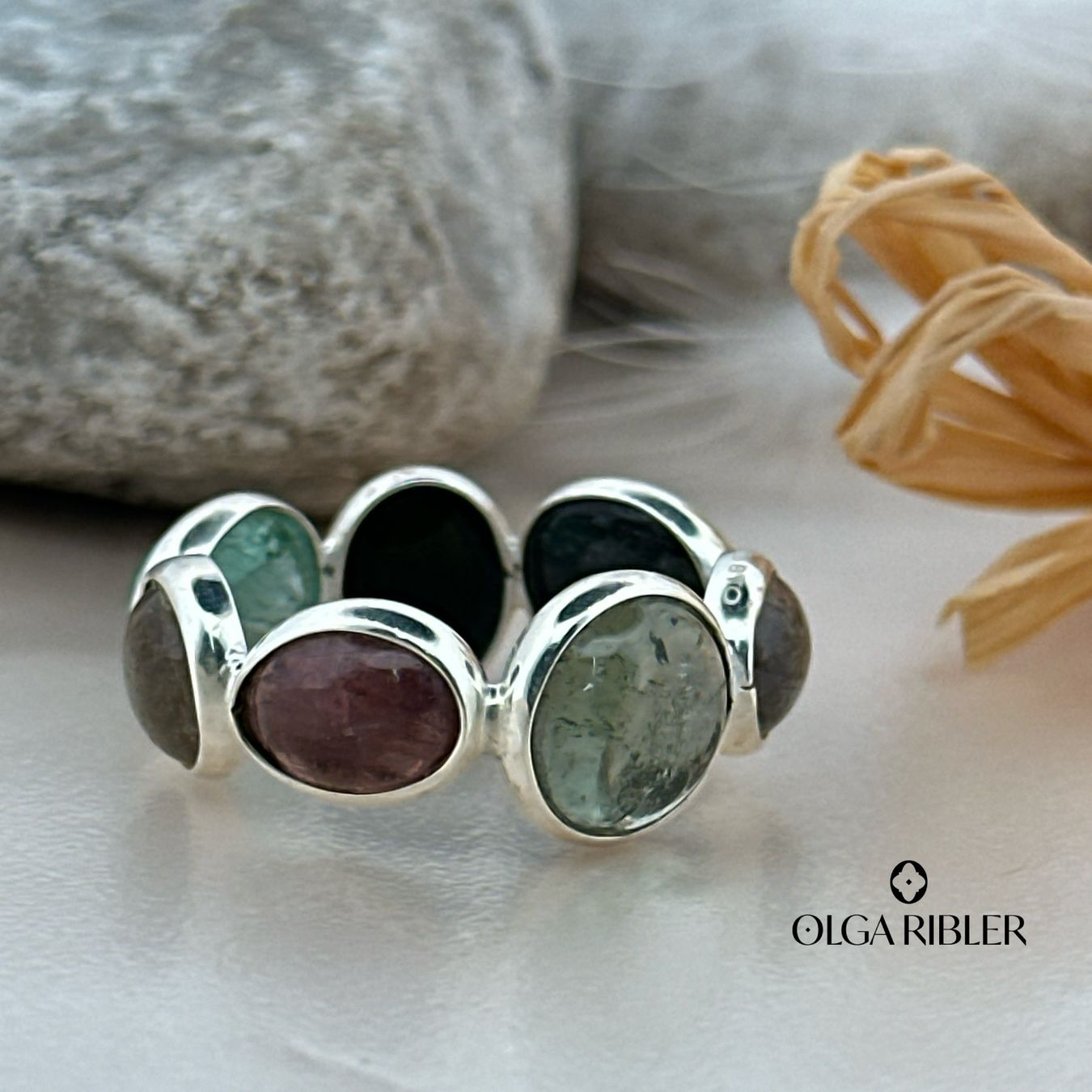 Olga Ribler Bagues: Spaghetti-Ring Regenbogen-Mondstein Grösse 60 – Neuf (Voir description) à Luzern par Schmuckoutlet 3