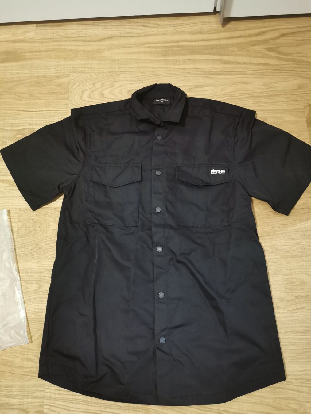 T-Shirts: Ere Studios Nylon Button Shirt / Polo M – Neu und originalverpackt aus St. Ursen von nud_x7g8