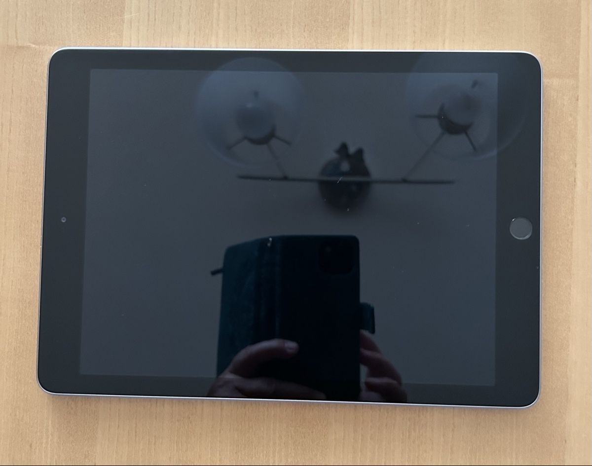 Apple Tablet PC: iPad Air 3. gen. Mit Tastatur  – Gebraucht aus Zug von nic_klq5 1