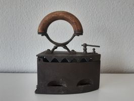 Bügeleisen Blumenübertopf Bücherstütze