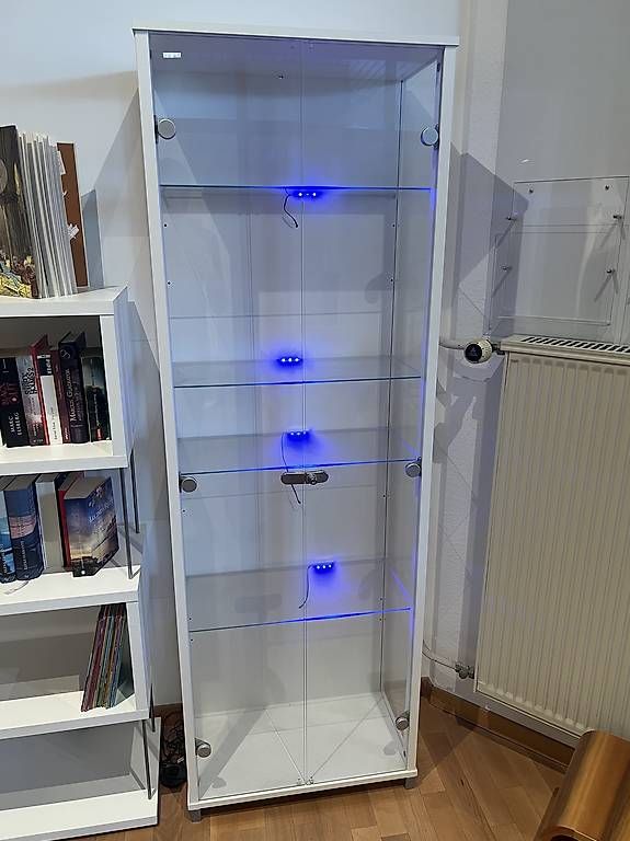 Vetrine: Glasvitrine mit Licht und Schloss – Usato da Kriens venduto da jas_2ggt