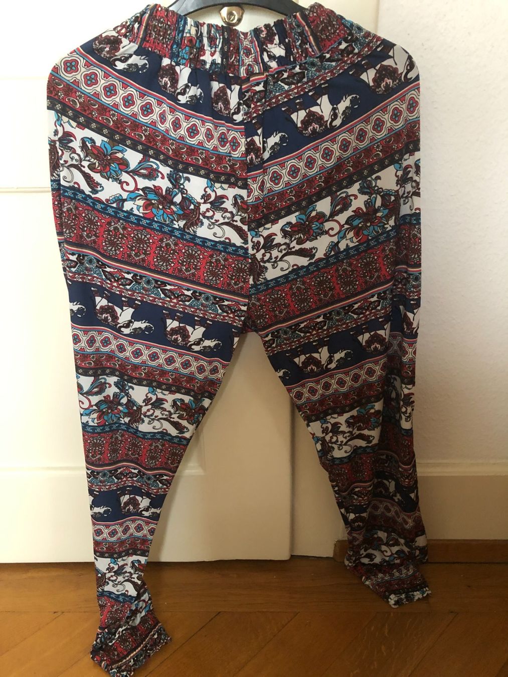 Pantaloni: Boho Freizeithose Gr. S/M Ethno-Muster Rot/Blau/Weiss Stretc – Usato da Basel venduto da Dasbrauchstdu 2