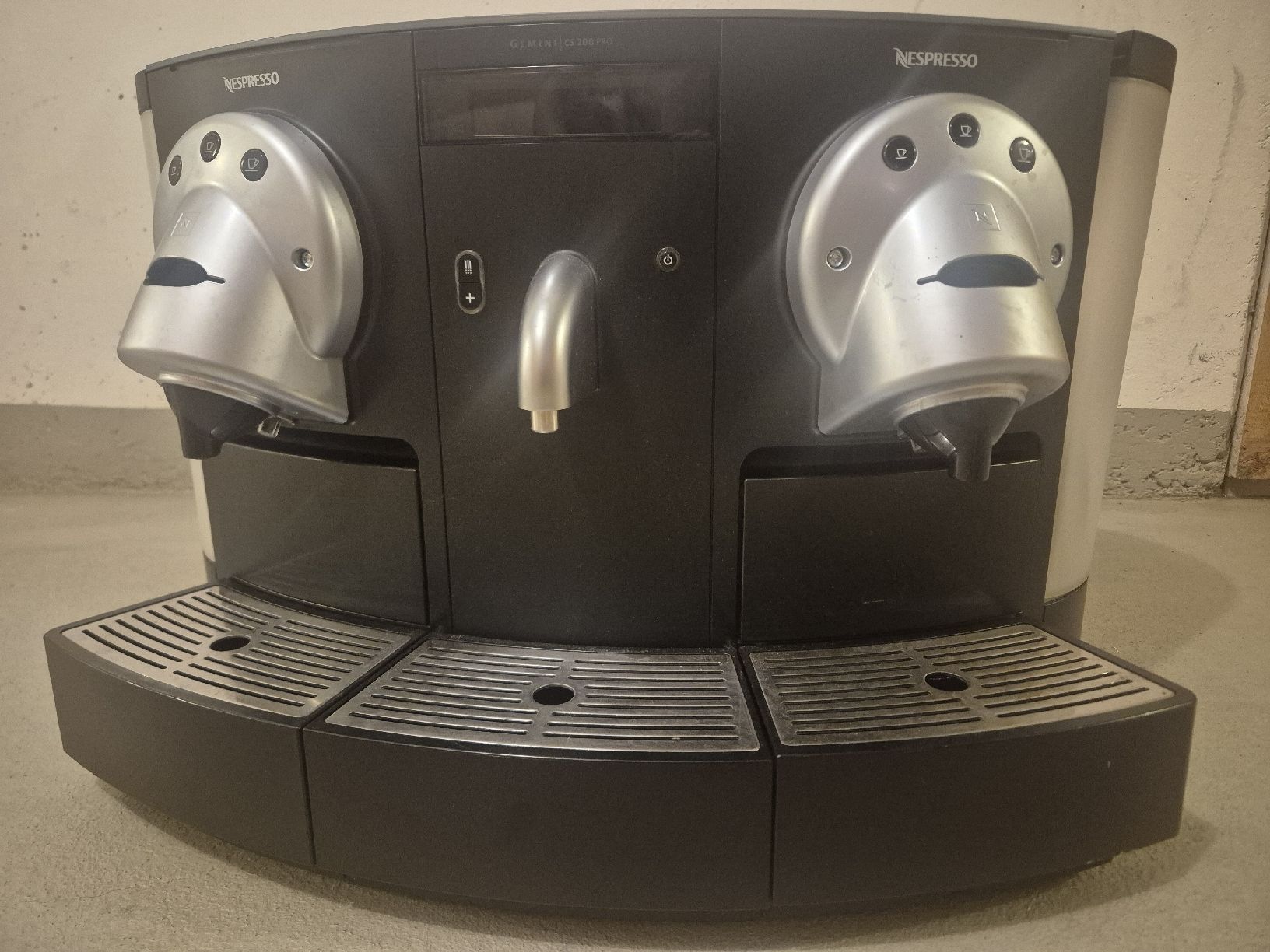 Nespresso Macchine per caffè & Macchine per espresso: Nespresso Gemini CS 200 Pro Kaffeemaschine – Usato da Wettingen venduto da nasro13 1
