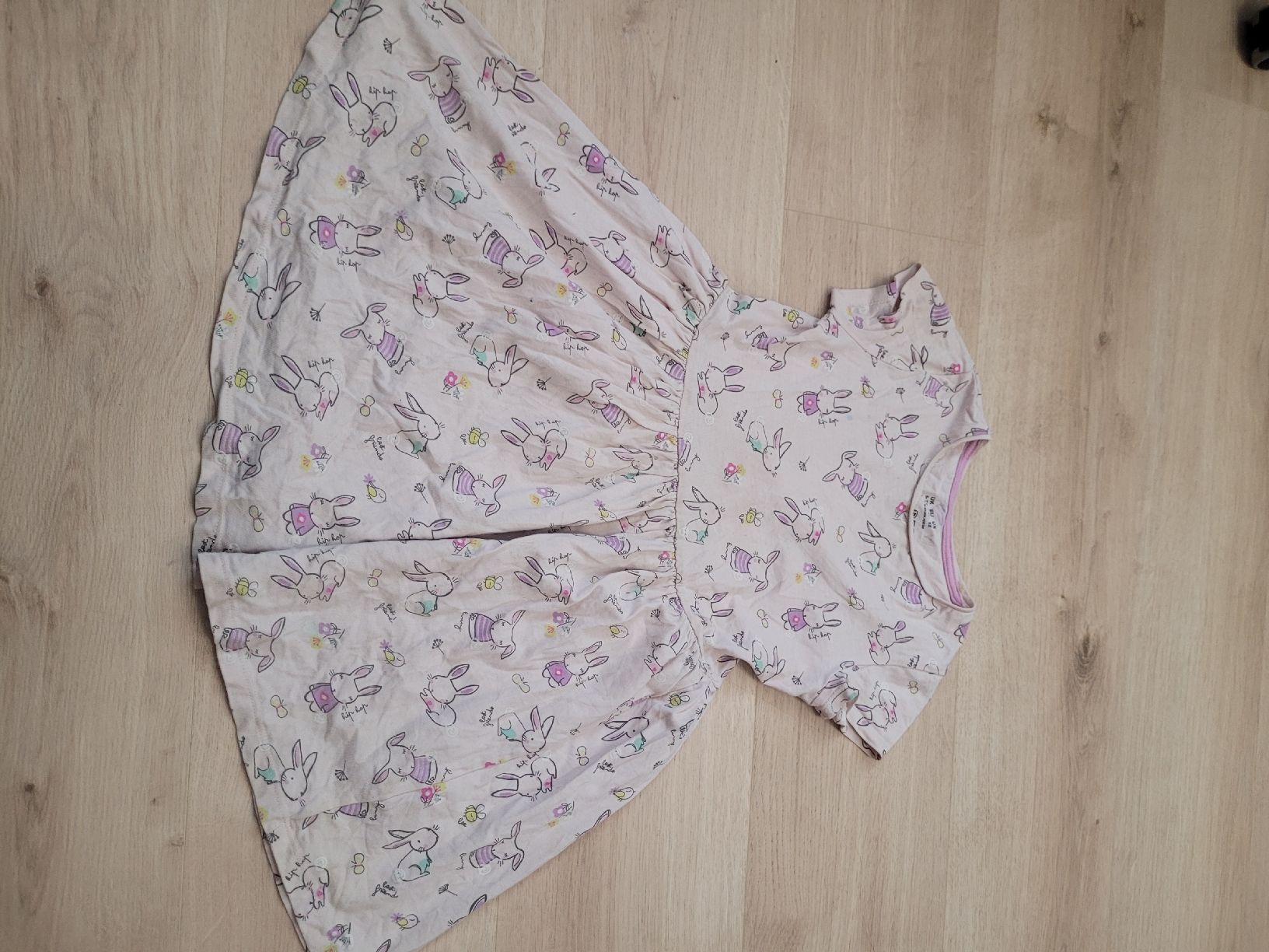 Vestiti & Gonne: Kleid Hasen Gr. 122/128 – Usato da Lupsingen venduto da sta_wgg5