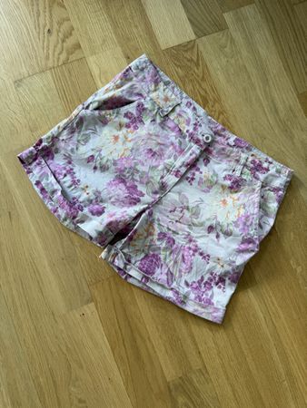 Supersexy Kurze Hose Blumenmuster Grösse 36 guter Zustand