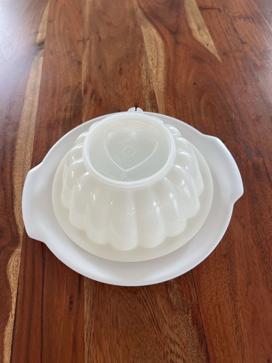Tupperware Servierplatten: Tupperware Puddingform, Weiss! – Gebraucht aus Ruswil von meg_7c6v 1