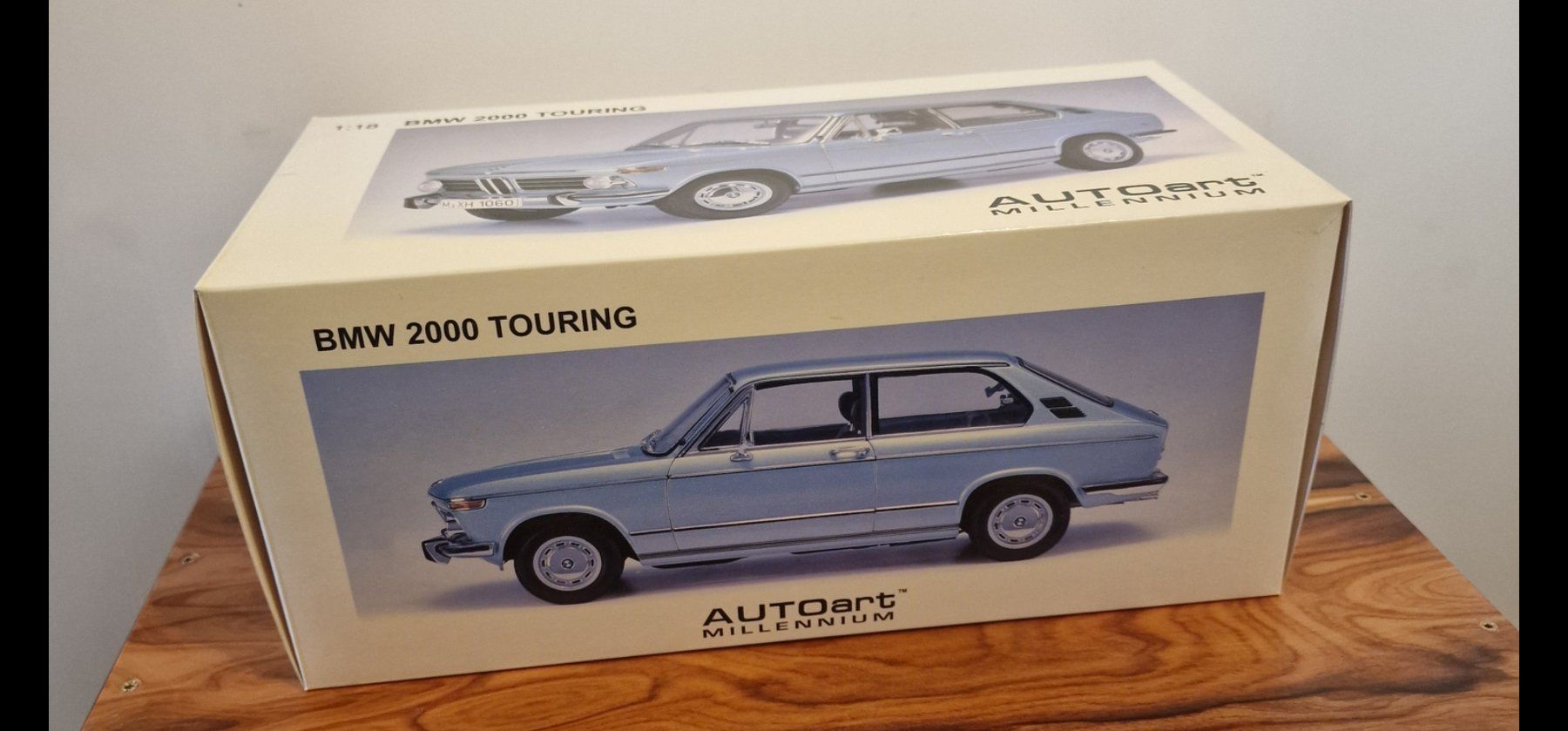 Autoart Modellini d'auto: Autoart 1:18 BMW 2000 Touring hellblau metallic – Usato da Rüti b. Büren venduto da tempo50 5